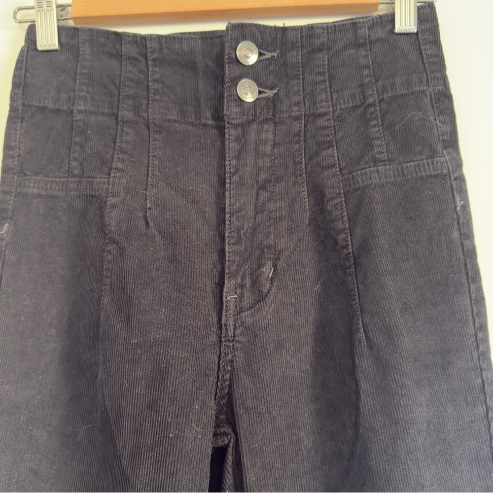 Free People We The Free Jayde Corduroy Flare Jeans in black size: 25 - Picture 4 of 5